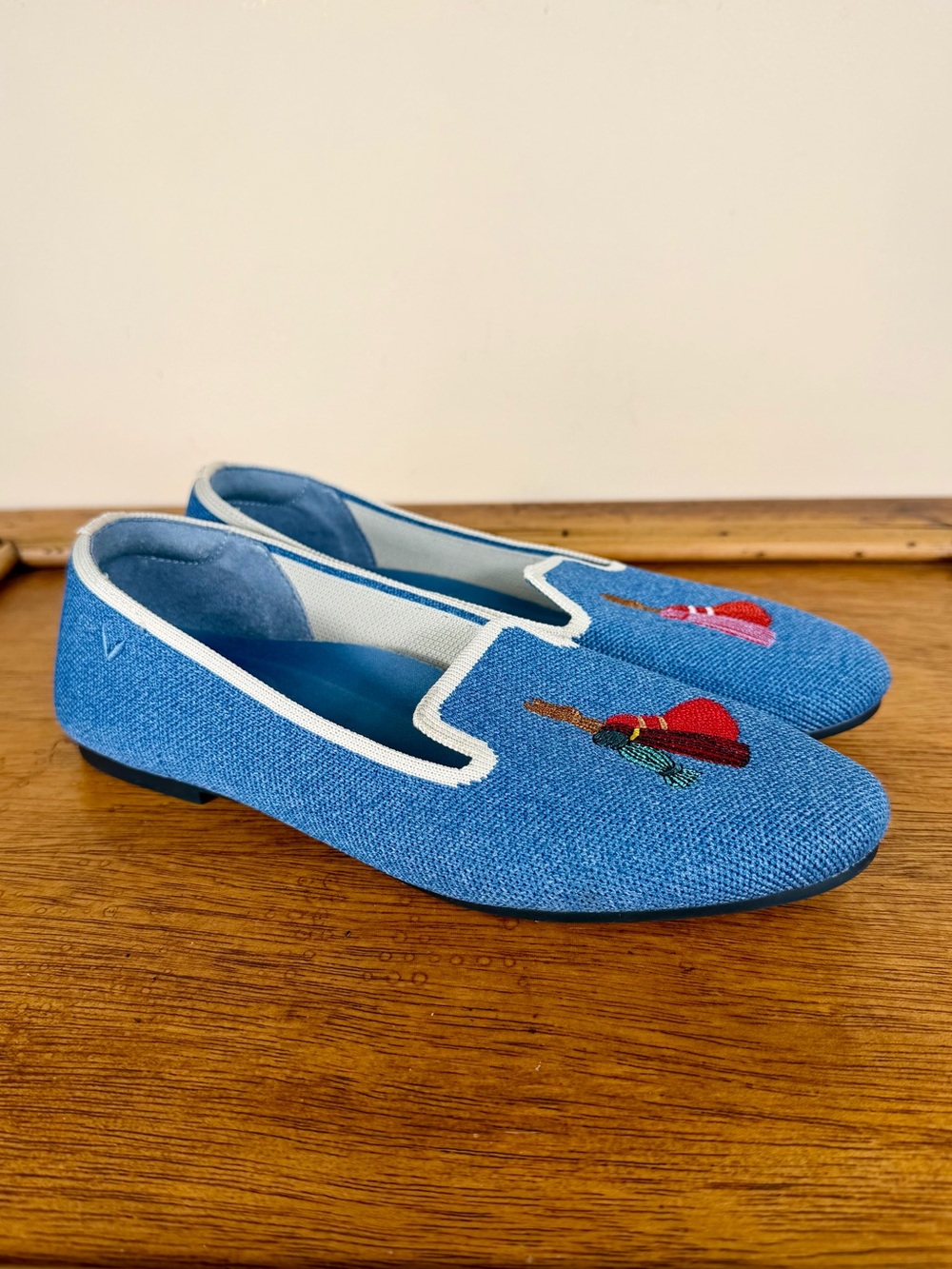 Vivaia Women’s Embroidered Audrey Loafer Round Toe Blue Size 38.5 / 8 Tassel